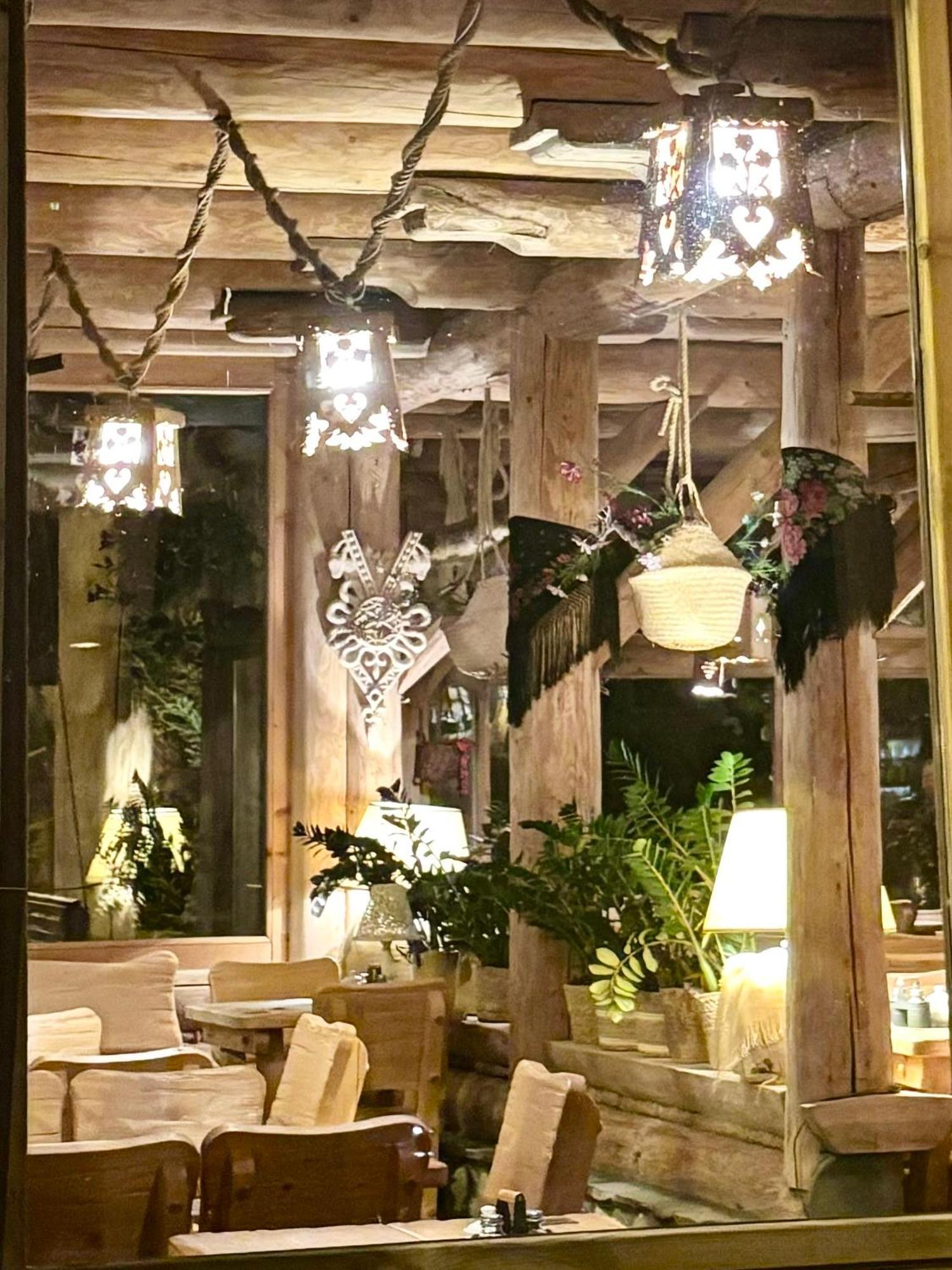 Zajazd Bialczanski Dom Wypoczynkowy Restauracja ビャウカ エクステリア 写真